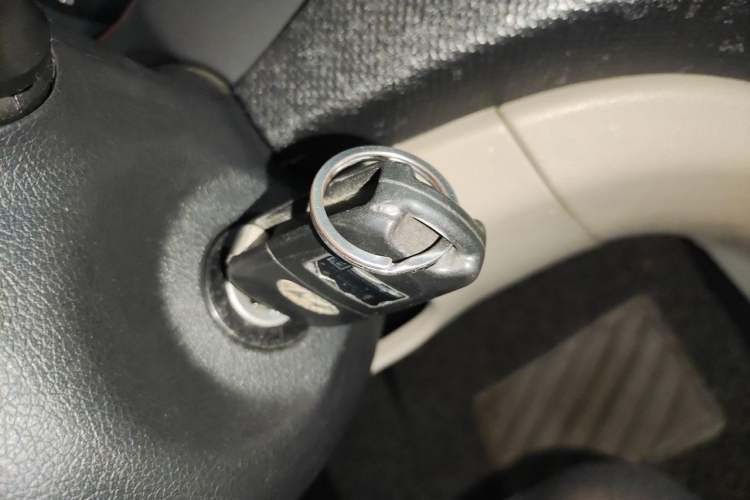 Used Hyundai Verna (older generation) 2014 1.4L Manual Smart GLS Trim Vehicle Key
