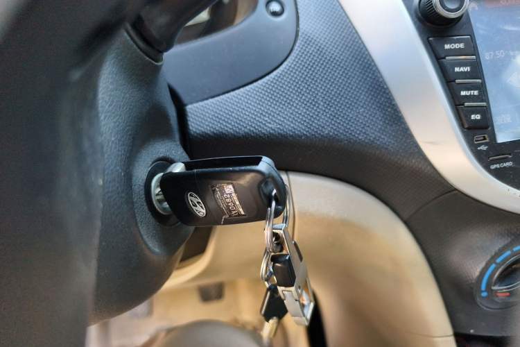 Used Hyundai Verna (older generation) 2014 1.4L Manual Smart GLS Trim Vehicle Key