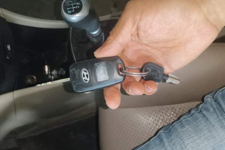 Used Hyundai Verna (older generation) 2014 1.4L Manual Smart GLS Trim Vehicle Key