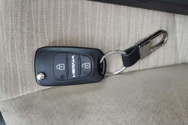 Used Hyundai Verna (older generation) 2014 1.4L Automatic Smart GLS Vehicle Key