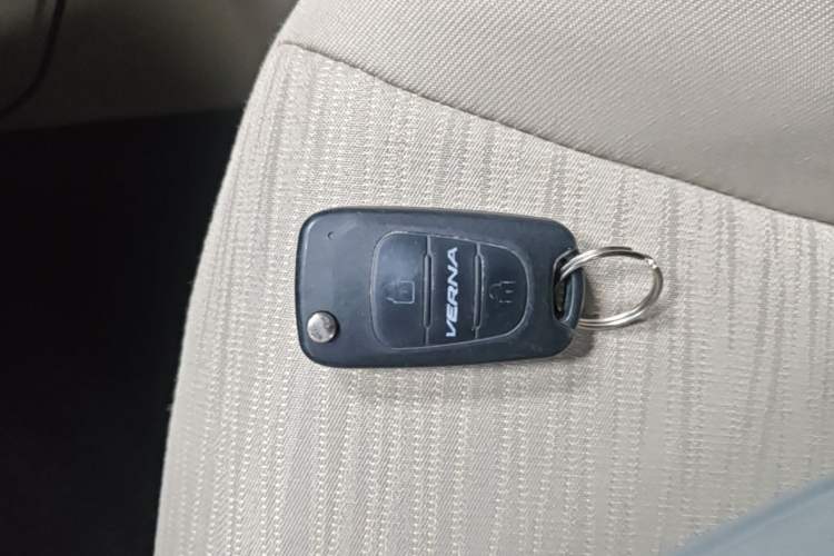 Used Hyundai Verna (older generation) 2014 1.4L Automatic Smart GLS Vehicle Key