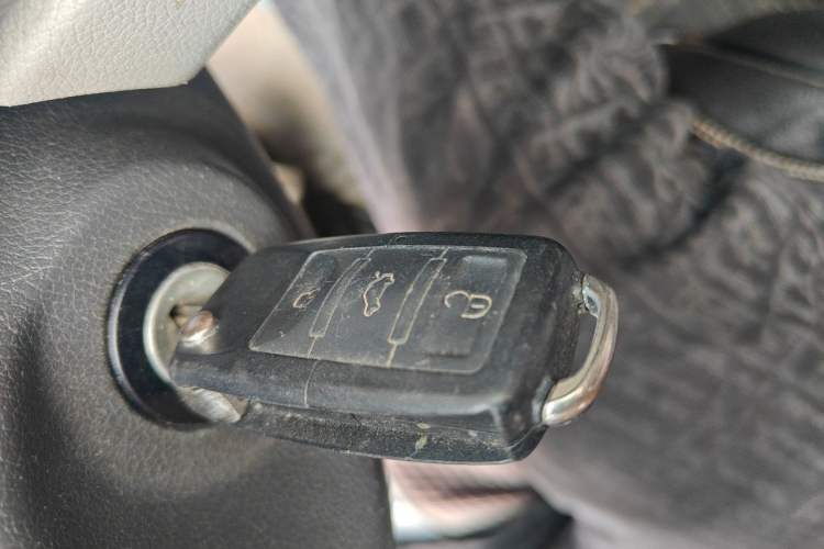 Used Hyundai Verna (older generation) 2014 1.4L Automatic Smart GLS Vehicle Key
