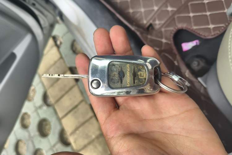 Used Hyundai Verna (older generation) 2014 1.4L Automatic Smart GLS Vehicle Key