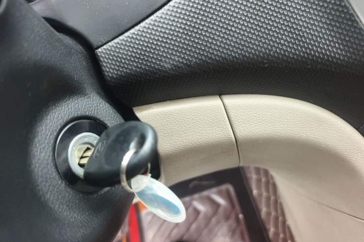 Used Hyundai Verna (older generation) 2014 1.4L Manual Smart GLS Trim Vehicle Key