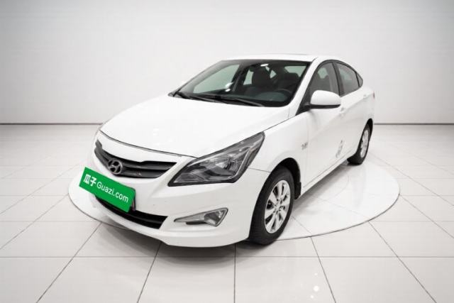Hyundai Verna (older generation) 2014 1.4L Manual Smart GLS Trim usado