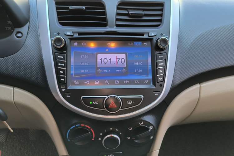 Used Hyundai Verna (older generation) 2014 1.4L Manual Smart GLS Trim Audio And AC Panel