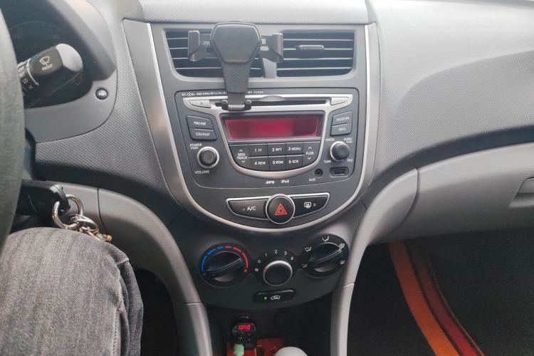 Used Hyundai Verna (older generation) 2014 1.4L Automatic Smart GLS Audio And AC Panel