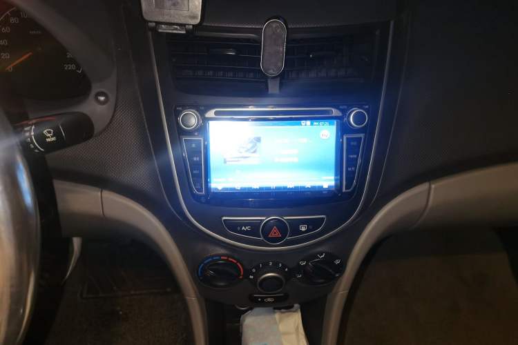 Used Hyundai Verna (older generation) 2014 1.4L Manual Smart GLS Trim Audio And AC Panel