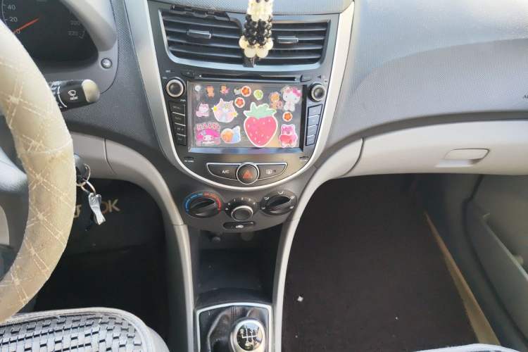 Used Hyundai Verna (older generation) 2014 1.4L Manual Top-Tier Model TOP Audio And AC Panel