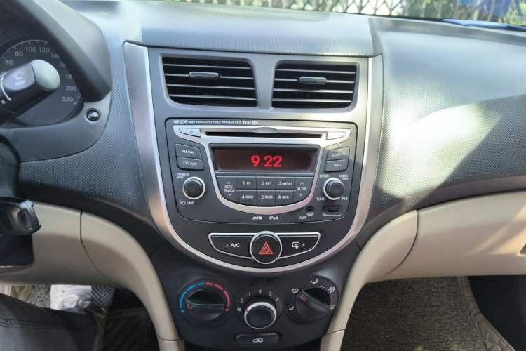 Used Hyundai Verna (older generation) 2014 1.4L Manual Smart GLS Trim Audio And AC Panel