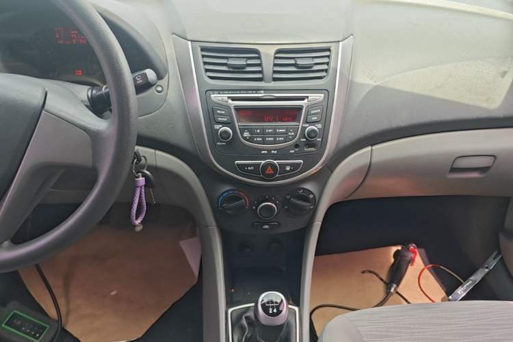 Used Hyundai Verna (older generation) 2014 1.4L Manual Smart GLS Trim Audio And AC Panel