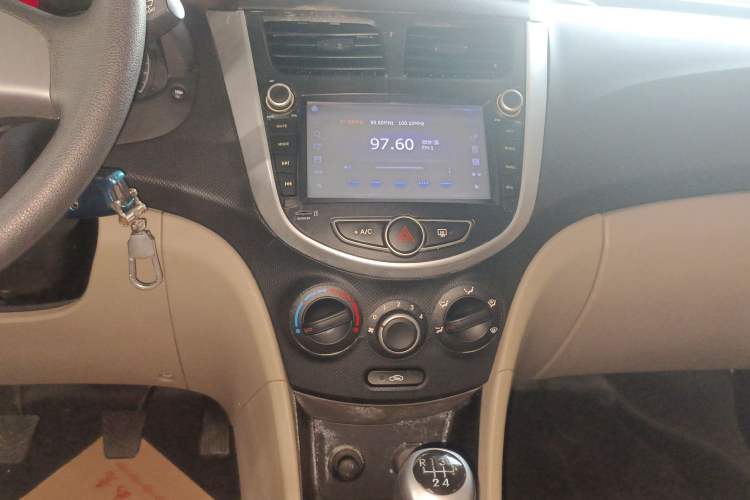 Used Hyundai Verna (older generation) 2014 1.4L Manual Smart GLS Trim Audio And AC Panel