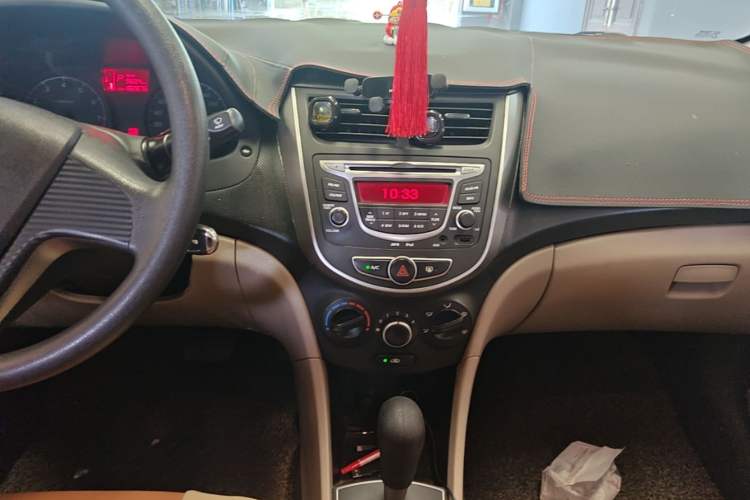 Used Hyundai Verna (older generation) 2014 1.4L Automatic Smart GLS Audio And AC Panel