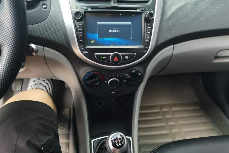 Used Hyundai Verna (older generation) 2014 1.4L Manual Smart GLS Trim Audio And AC Panel