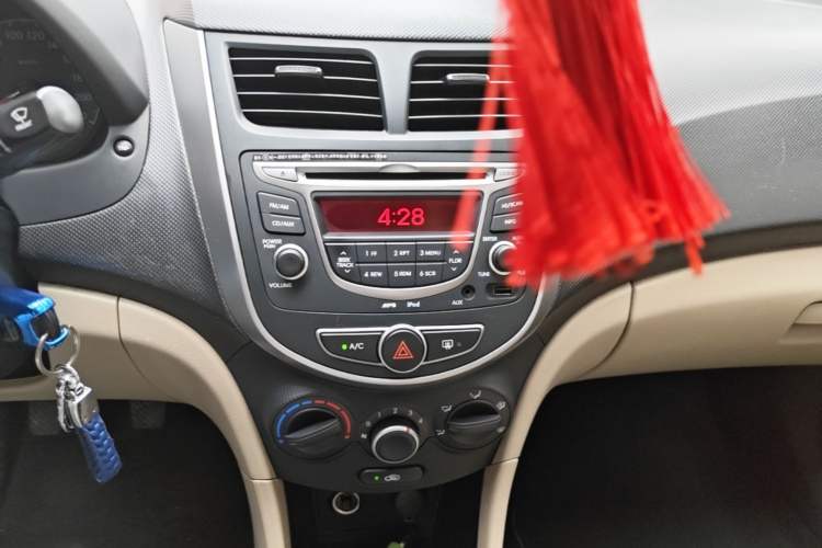 Used Hyundai Verna (older generation) 2014 1.4L Manual Smart GLS Trim Audio And AC Panel