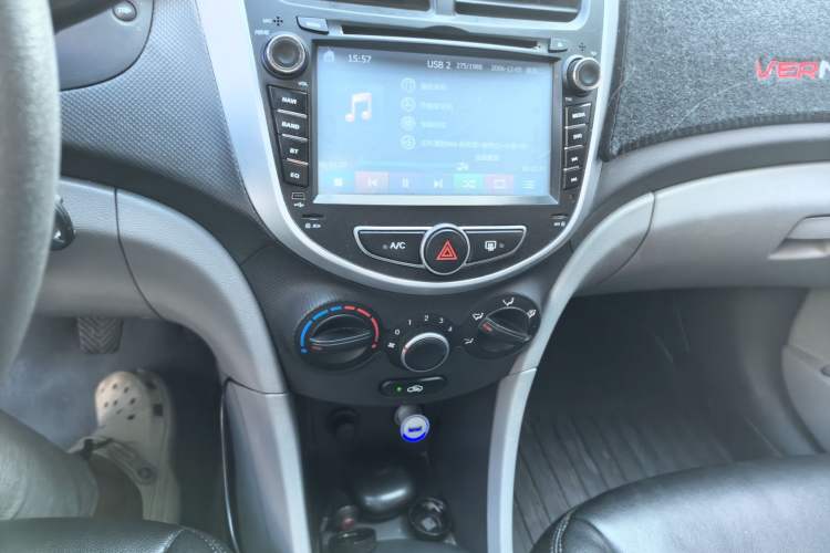 Used Hyundai Verna (older generation) 2014 1.4L Manual Smart GLS Trim Audio And AC Panel