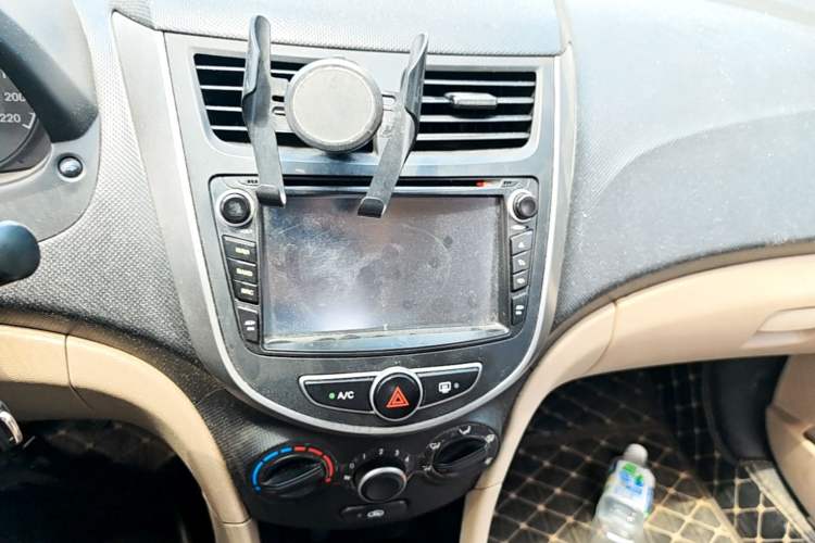 Used Hyundai Verna (older generation) 2014 1.4L Manual Smart GLS Trim Audio And AC Panel