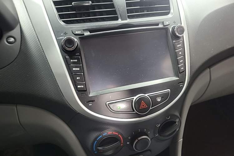 Used Hyundai Verna (older generation) 2014 1.4L Automatic Smart GLS Audio And AC Panel