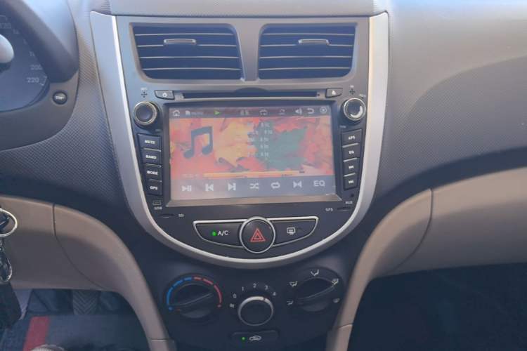 Used Hyundai Verna (older generation) 2014 1.4L Manual Smart GLS Trim Audio And AC Panel