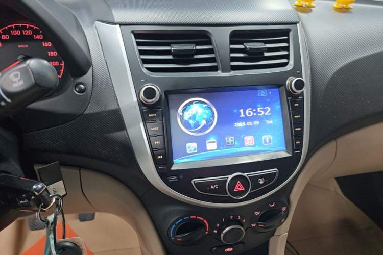 Used Hyundai Verna (older generation) 2014 1.4L Manual Smart GLS Trim Audio And AC Panel