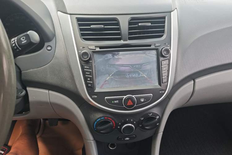 Used Hyundai Verna (older generation) 2014 1.4L Manual Smart GLS Trim Audio And AC Panel