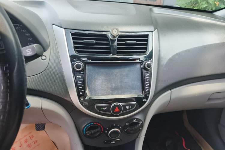 Used Hyundai Verna (older generation) 2014 1.4L Manual Smart GLS Trim Audio And AC Panel