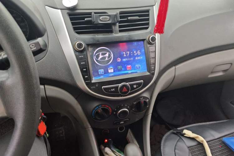 Used Hyundai Verna (older generation) 2014 1.4L Automatic Smart GLS Audio And AC Panel
