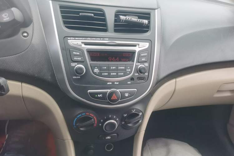 Used Hyundai Verna (older generation) 2014 1.4L Manual Smart GLS Trim Audio And AC Panel