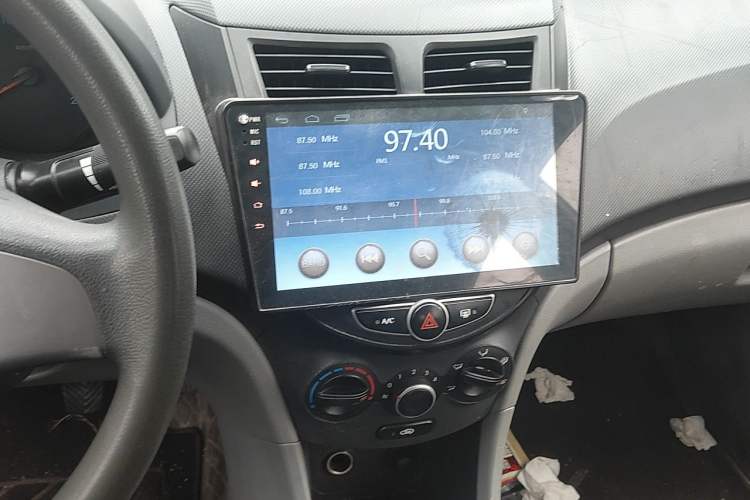 Used Hyundai Verna (older generation) 2014 1.4L Manual Fashion GS Model Audio And AC Panel