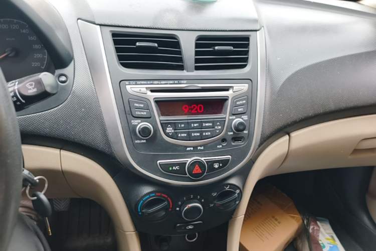 Used Hyundai Verna (older generation) 2014 1.4L Manual Smart GLS Trim Audio And AC Panel