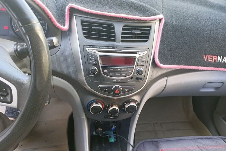 Used Hyundai Verna (older generation) 2014 1.4L Manual Smart GLS Trim Audio And AC Panel