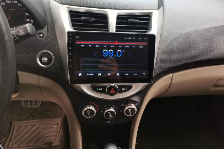 Used Hyundai Verna (older generation) 2014 1.4L Automatic Leading-Edge GLX Audio And AC Panel