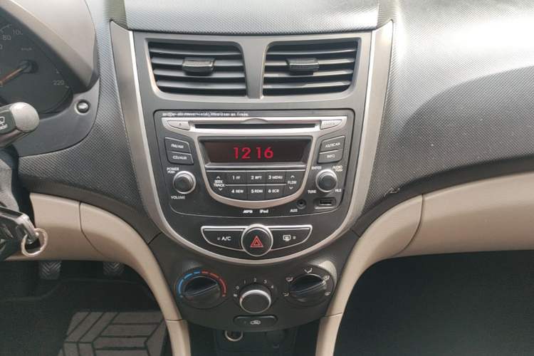 Used Hyundai Verna (older generation) 2014 1.4L Manual Smart GLS Trim Audio And AC Panel