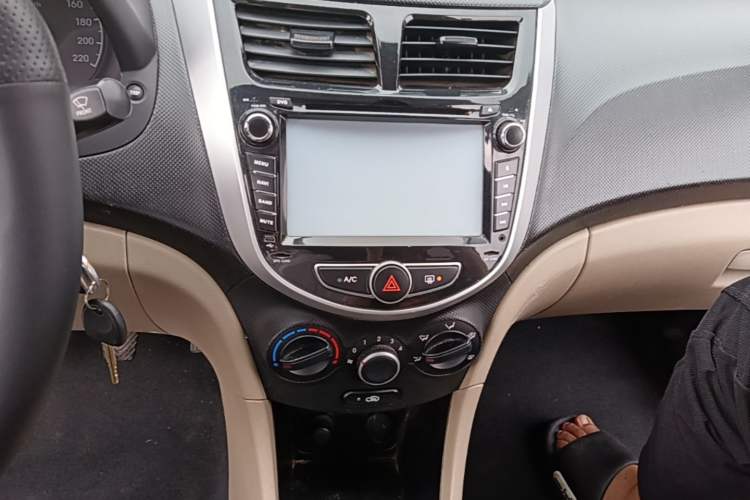 Used Hyundai Verna (older generation) 2014 1.4L Manual Smart GLS Trim Audio And AC Panel