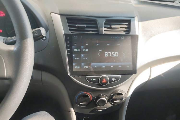 Used Hyundai Verna (older generation) 2014 1.4L Automatic Smart GLS Audio And AC Panel