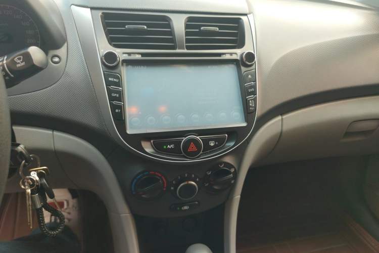 Used Hyundai Verna (older generation) 2014 1.4L Automatic Smart GLS Audio And AC Panel