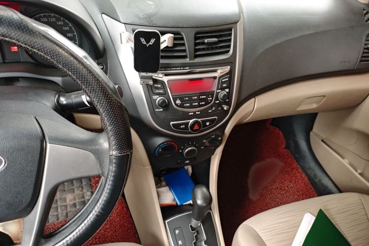 Used Hyundai Verna (older generation) 2014 1.4L Automatic Smart GLS Audio And AC Panel