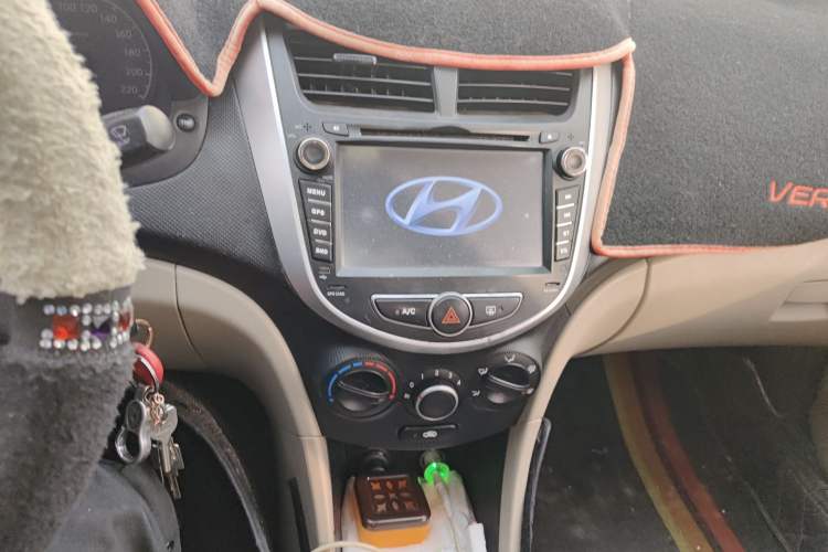Used Hyundai Verna (older generation) 2014 1.4L Manual Smart GLS Trim Audio And AC Panel