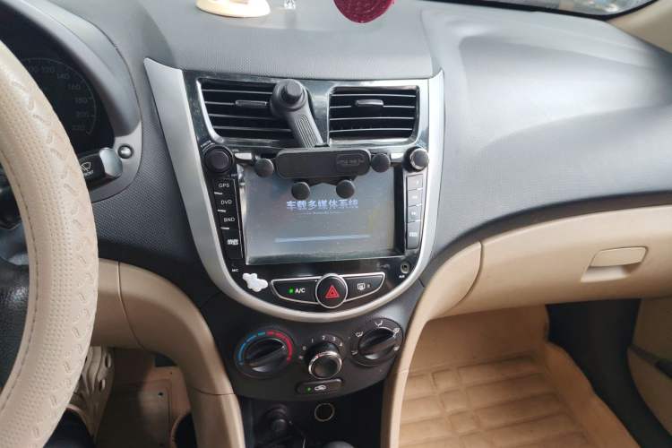 Used Hyundai Verna (older generation) 2014 1.4L Automatic Smart GLS Audio And AC Panel