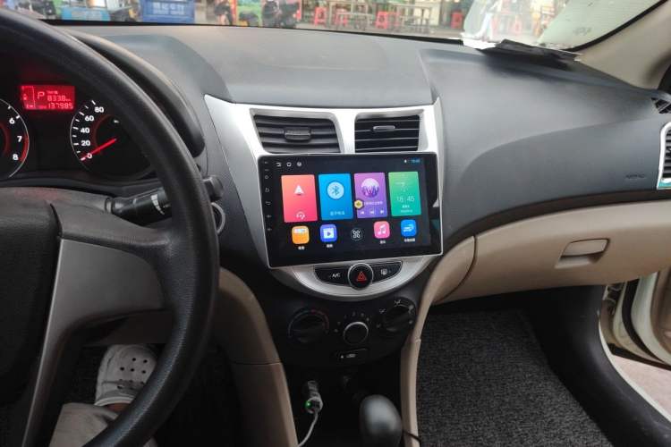 Used Hyundai Verna (older generation) 2014 1.4L Automatic Leading-Edge GLX Audio And AC Panel