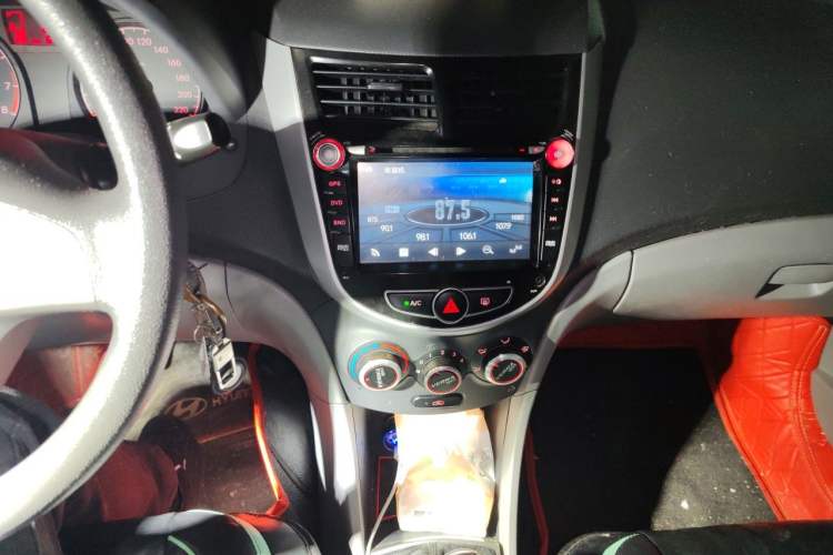 Used Hyundai Verna (older generation) 2014 1.4L Manual Smart GLS Trim Audio And AC Panel