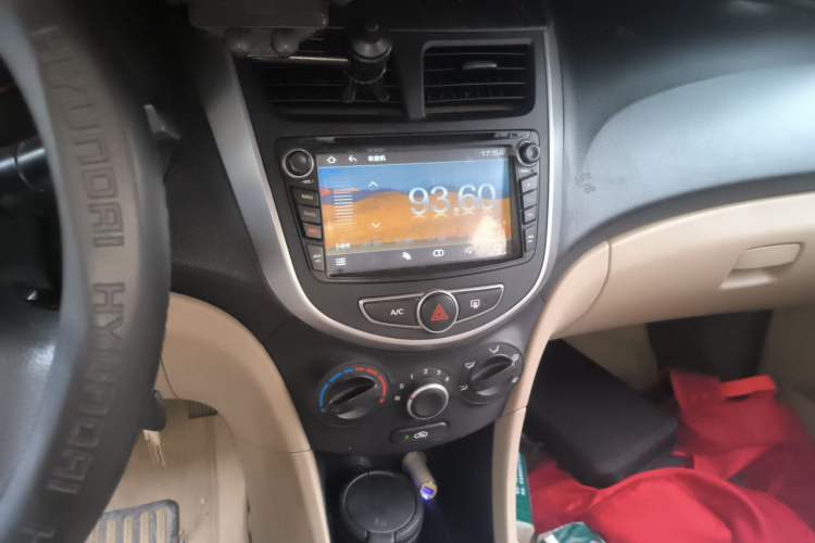 Used Hyundai Verna (older generation) 2014 1.4L Manual Smart GLS Trim Audio And AC Panel