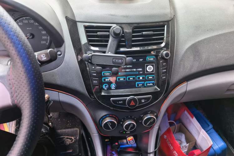 Used Hyundai Verna (older generation) 2014 1.4L Manual Smart GLS Trim Audio And AC Panel