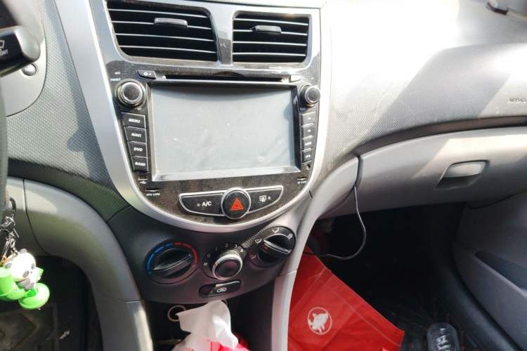 Used Hyundai Verna (older generation) 2014 1.4L Manual Smart GLS Trim Audio And AC Panel