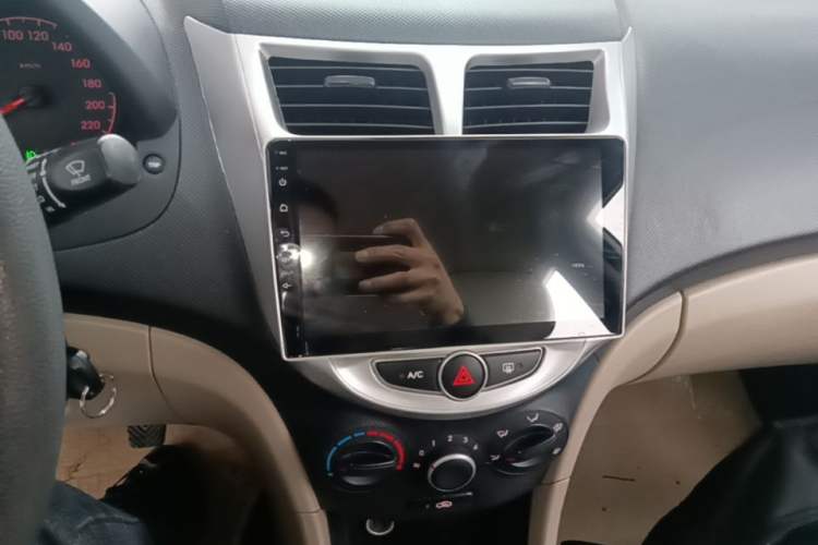 Used Hyundai Verna (older generation) 2014 1.4L Manual Smart GLS Trim Audio And AC Panel