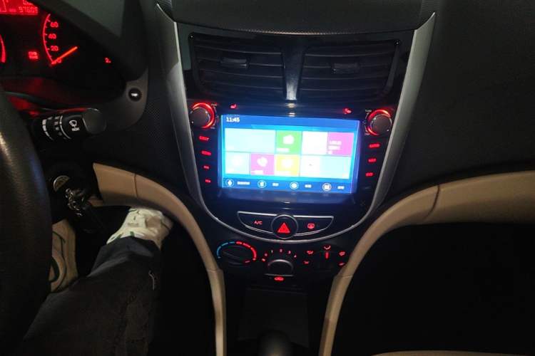 Used Hyundai Verna (older generation) 2014 1.4L Automatic Smart GLS Audio And AC Panel