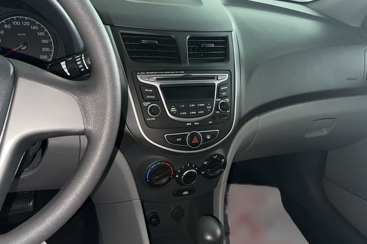 Used Hyundai Verna (older generation) 2014 1.4L Automatic Smart GLS Audio And AC Panel