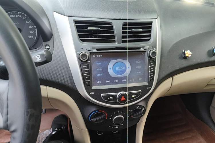 Used Hyundai Verna (older generation) 2014 1.4L Automatic Smart GLS Audio And AC Panel