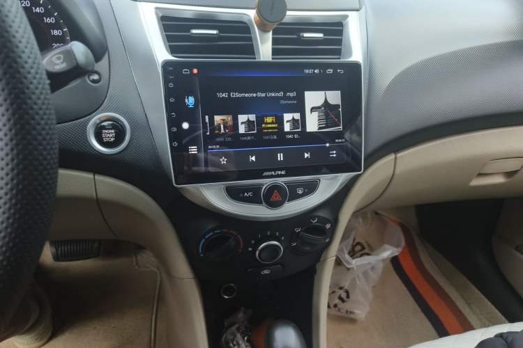 Used Hyundai Verna (older generation) 2014 1.6L Automatic Leading-Edge GLX Audio And AC Panel