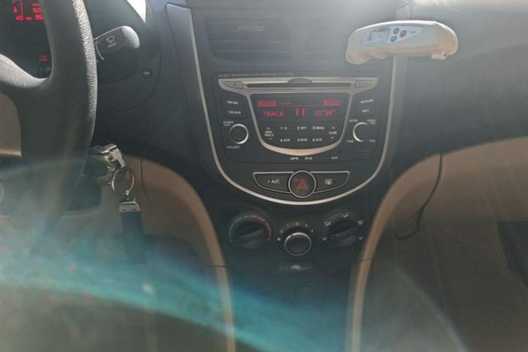 Used Hyundai Verna (older generation) 2014 1.4L Manual Smart GLS Trim Audio And AC Panel